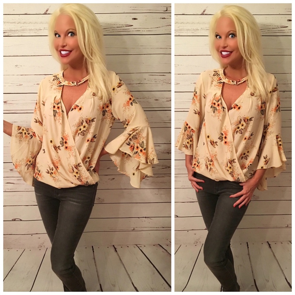 Stunning cream surplice floral top! LAST ONE - Picture 2 of 4