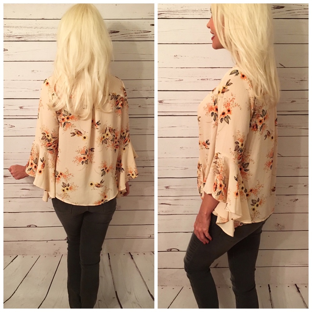 Stunning cream surplice floral top! LAST ONE - Picture 4 of 4
