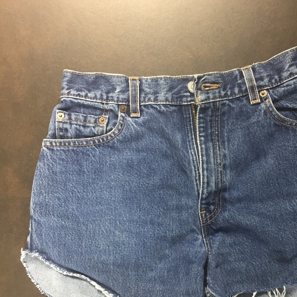 levi cutoff shorts