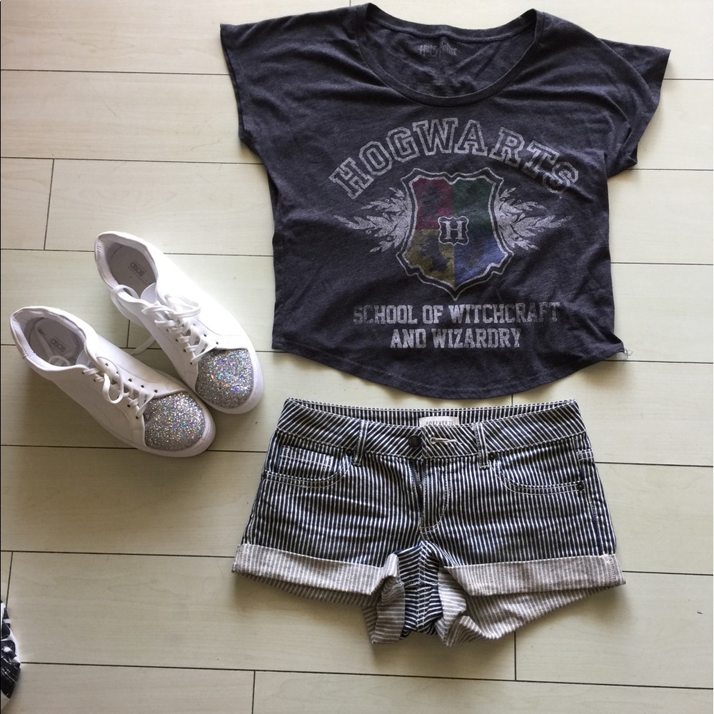 🚫SOLD🚫HOGWARTS SHIRT AND DENIM SHORTS🚫