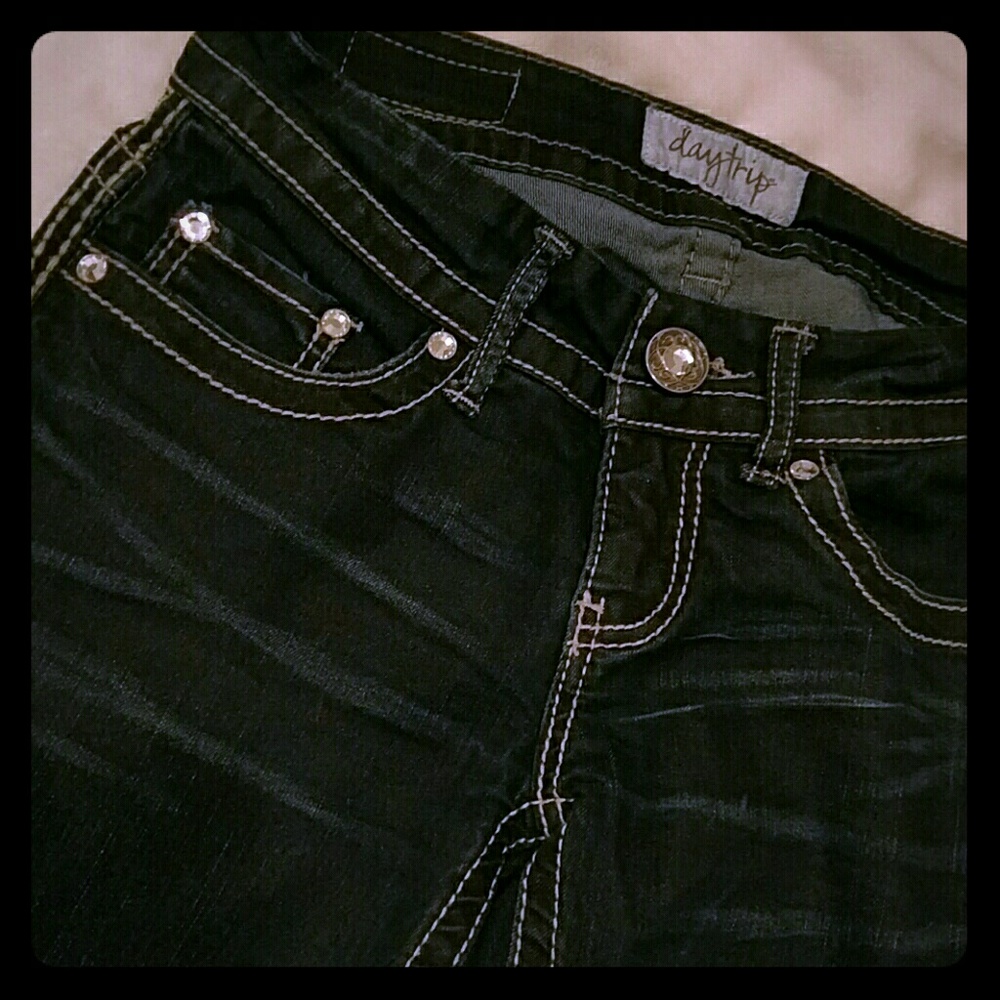 Daytrip Lynx Skinny Crop Dark Wash Capris