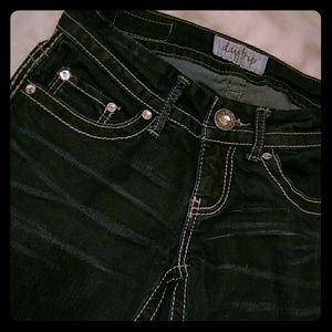 Daytrip Lynx Skinny Crop Dark Wash Capris