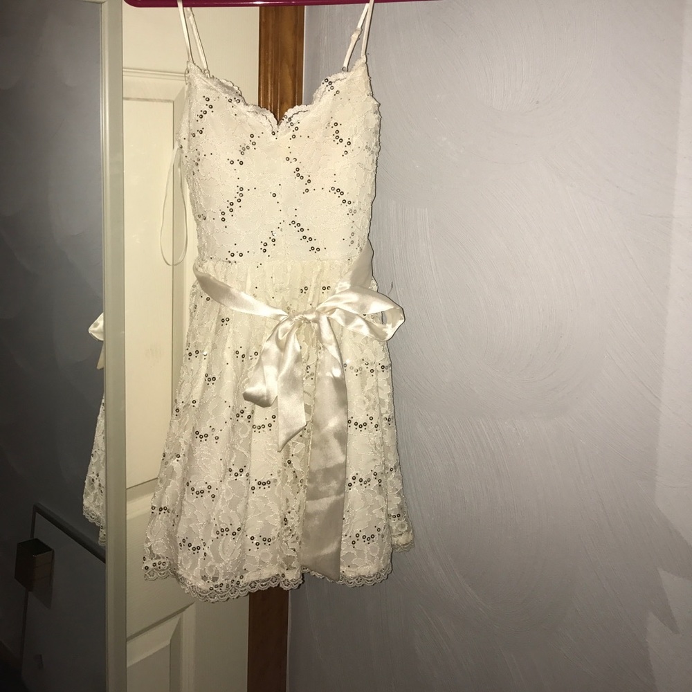 💍White Sparkly Dress💍