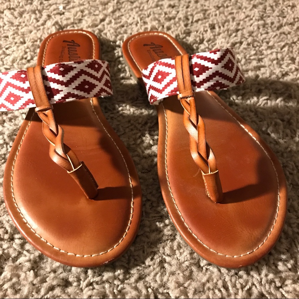Maroon patterned strap sandals