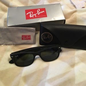 Ray-Ban Wayfarer - Brand New