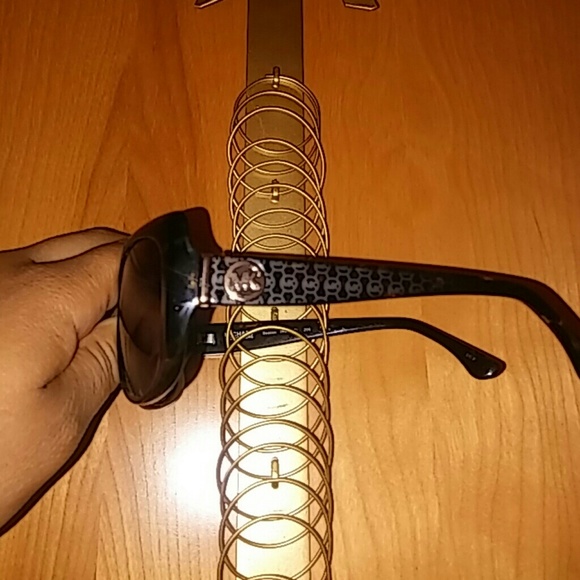 MK sunglasses - Picture 2 of 3