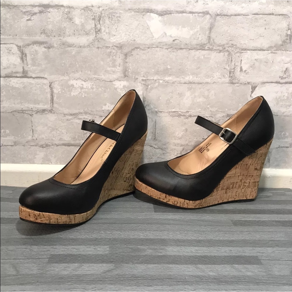 NWOT Chloe Chase Black Strapped Cork Wedges Sz 10