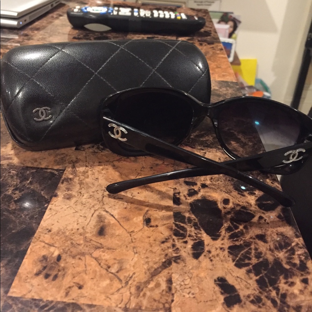 Chanel authentic sunglasses WITH ORIGINAL CASE
