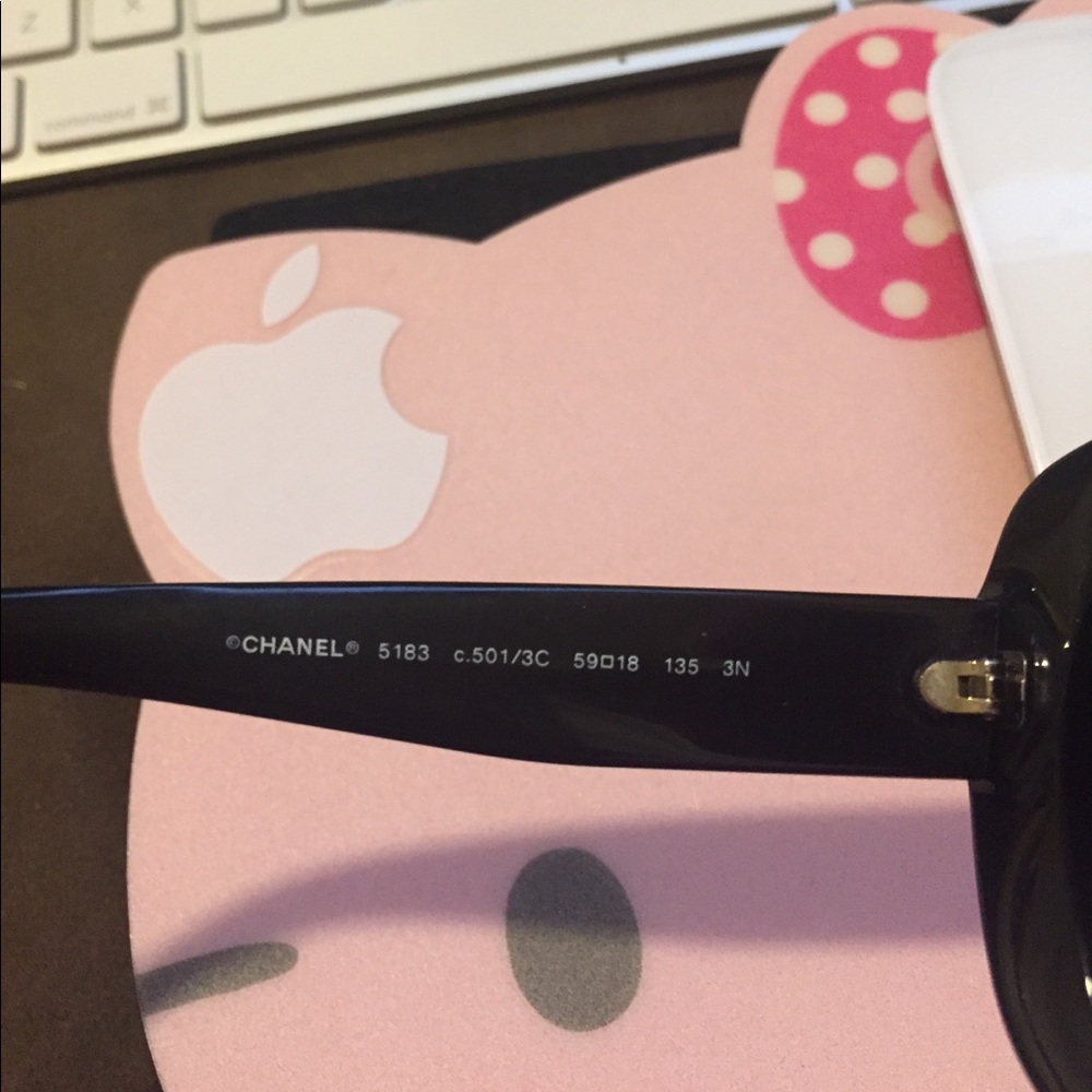 Chanel authentic sunglasses WITH ORIGINAL CASE - Picture 3 of 4