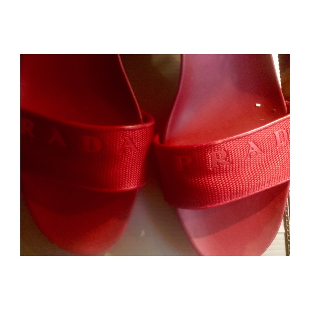 PRADA perfection! - Picture 2 of 4