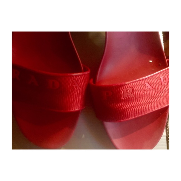 PRADA perfection! - Picture 2 of 4