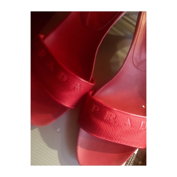 PRADA perfection! - Picture 3 of 4