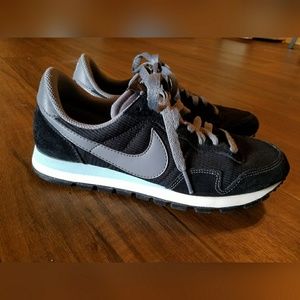 Women's Nike Air Shoe