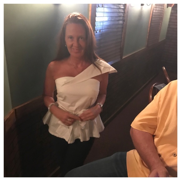 Gorgeous White One Shoulder Top DA48 - Picture 5 of 5