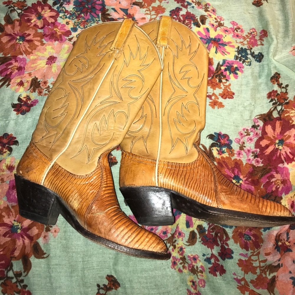 COWGIRL BOOTS