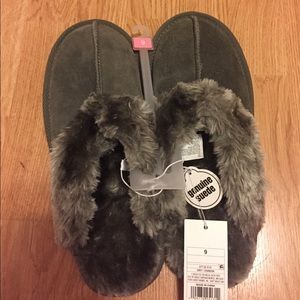 NEW gray slippers never worn PERFECT CONDITION