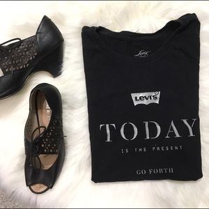 Levi's Black/Silver Short Sleeve Logo Tee