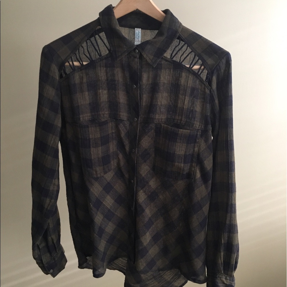 Free People cut-out shoulder flannel, size XS
