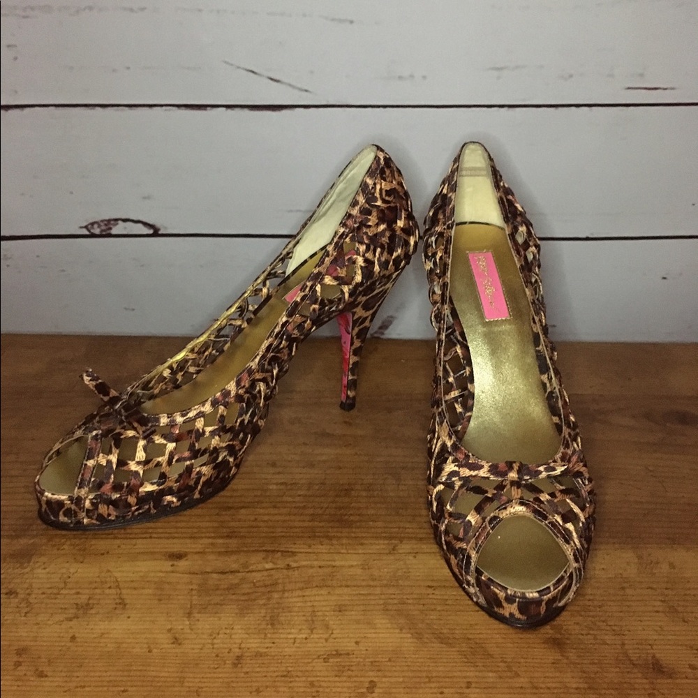 Betsy Johnson leopard heels size 9.5