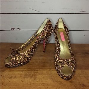 Betsy Johnson leopard heels size 9.5