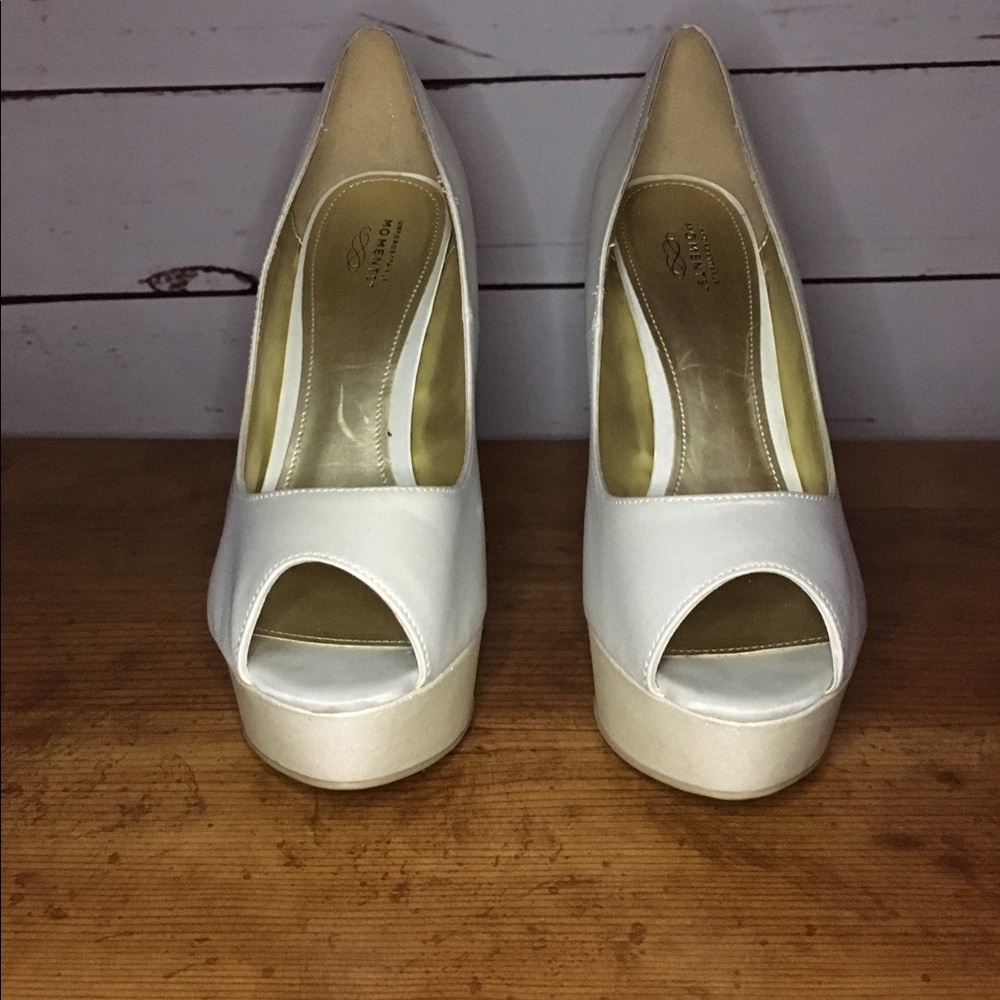 Unforgettable Moments bridal shoes size 7.5