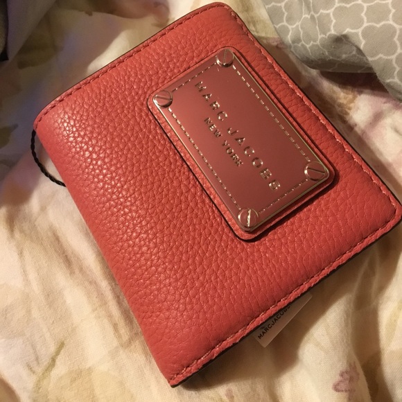 Marc Jacobs Handbags - 🔥BBWT🔥 Marc Jacobs Leather Wallet