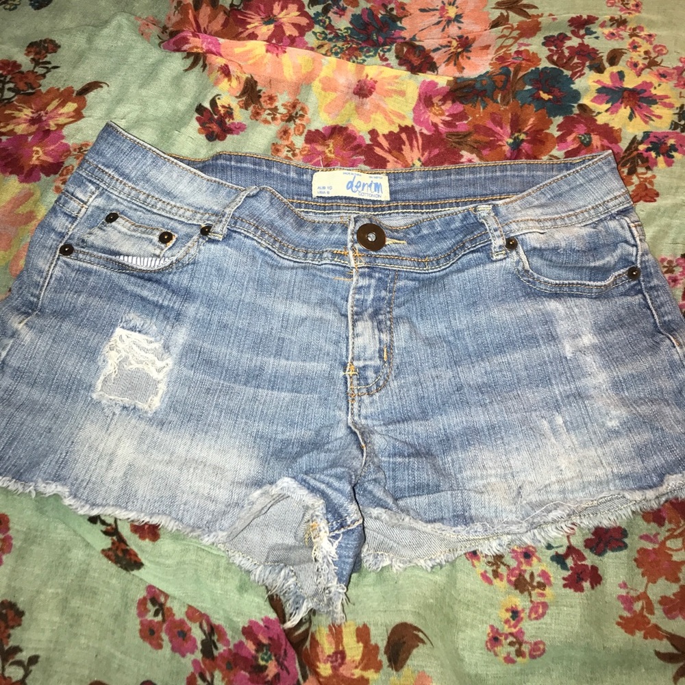 Denim shorts!!
