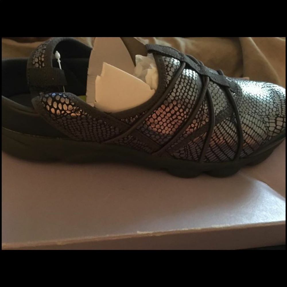 Brand new with tags size 10 easy spirit e360