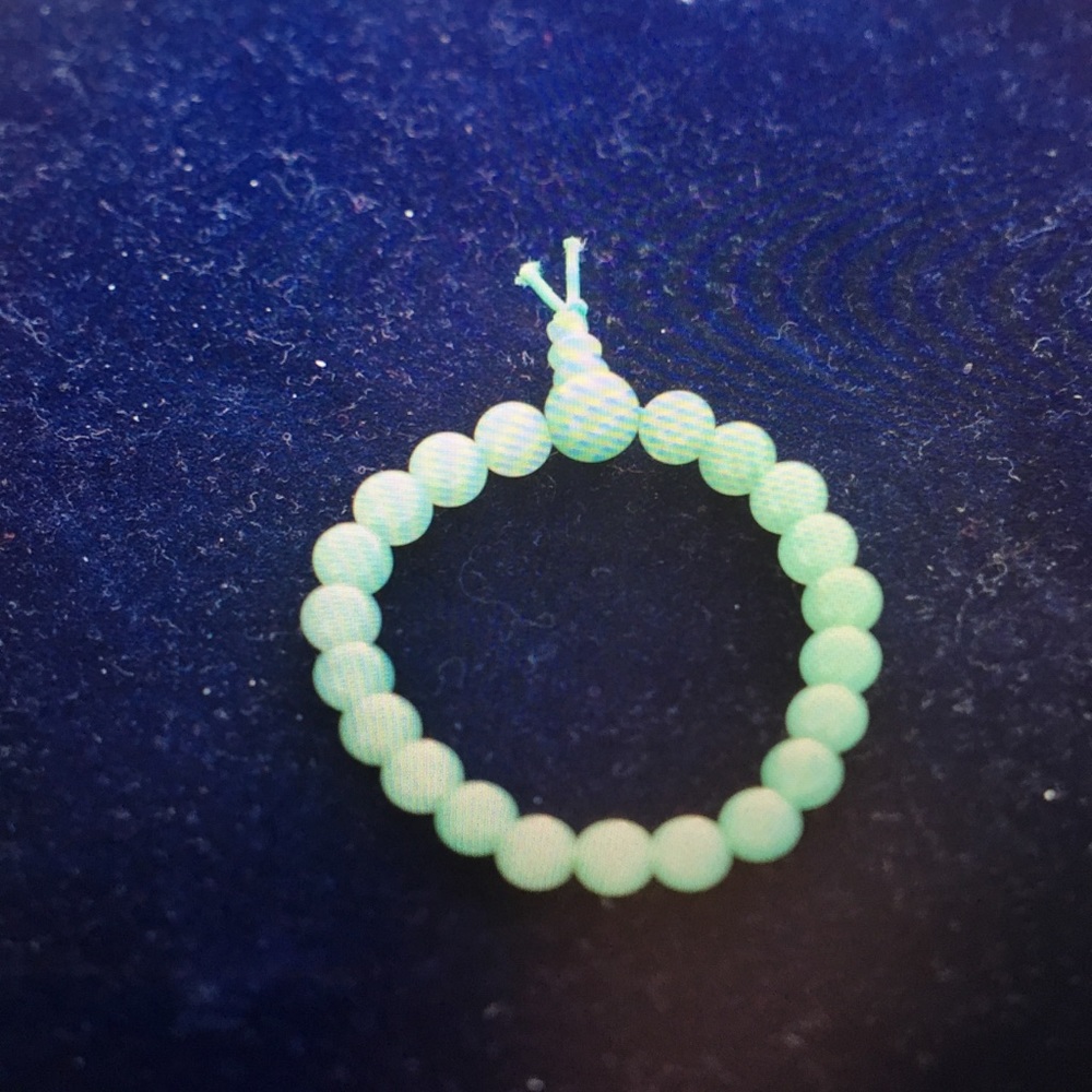 Beautiful emerald green bead bracelet