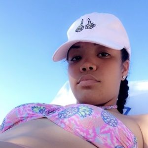 Meet your Posher, Briana
