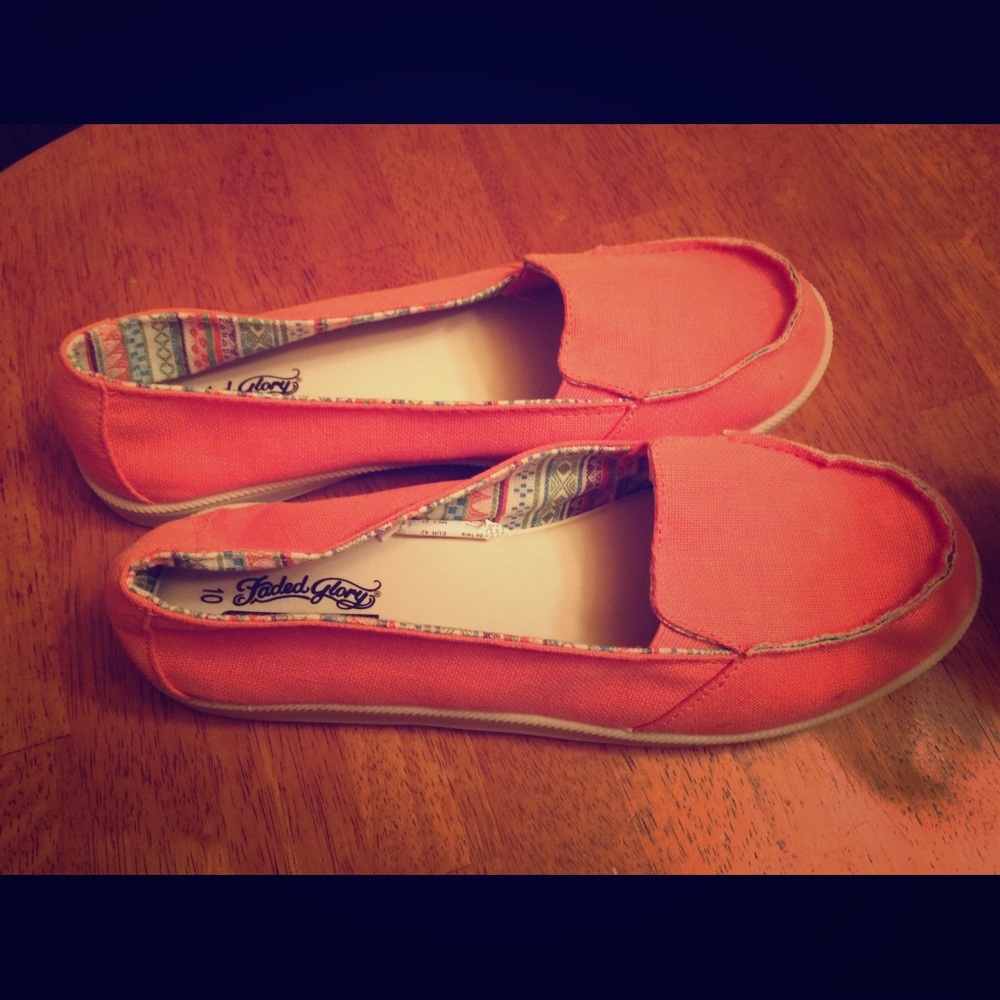 Faded glory size 10 surf moccasin.