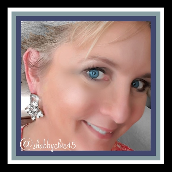 *HP* Royal Crystal Earrings - Picture 3 of 4