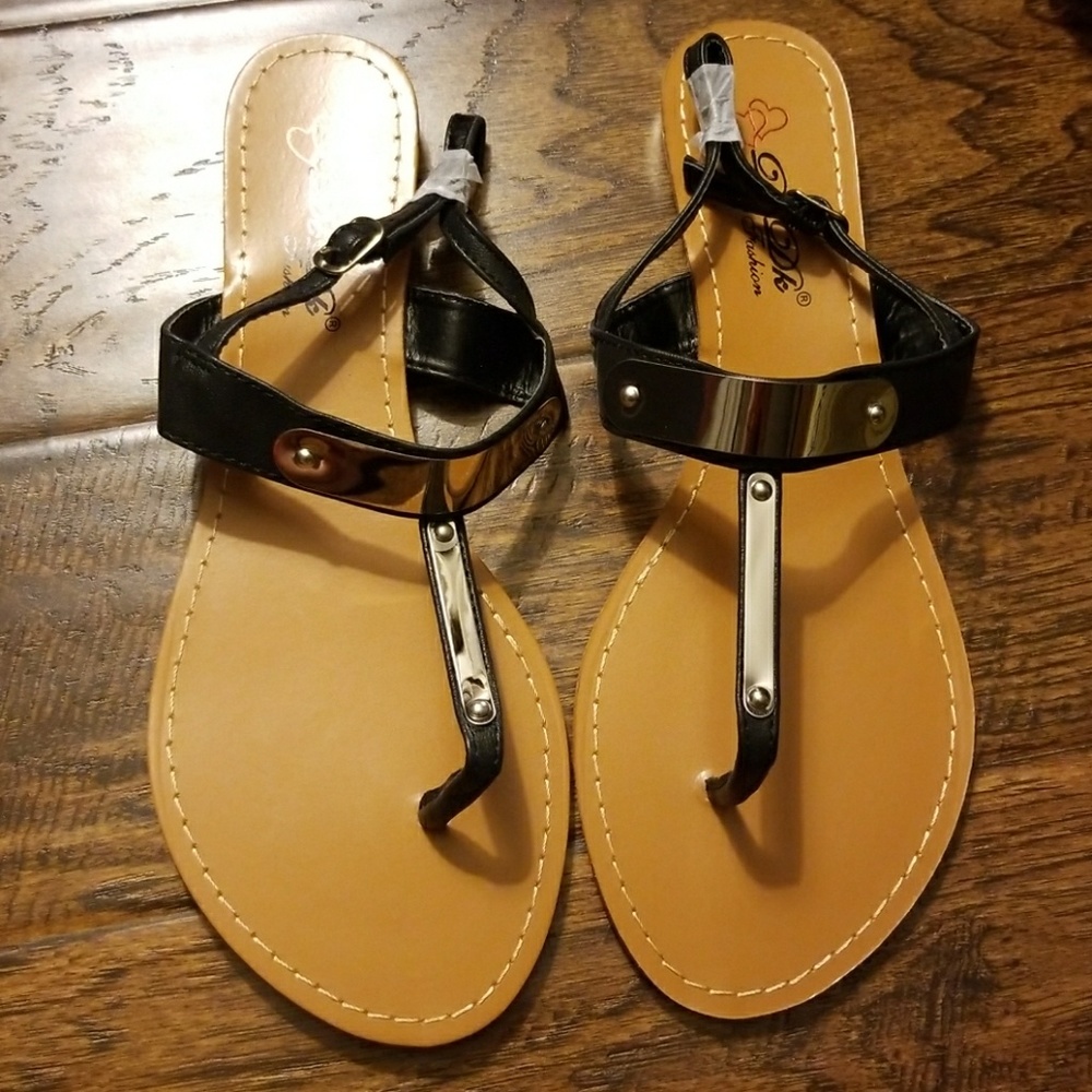 NIB DBDK BLACK SANDALS