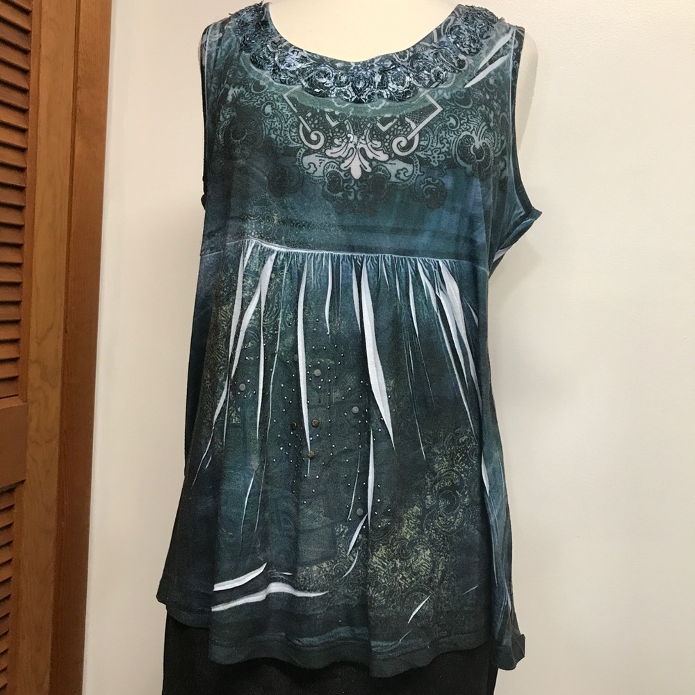 B.L.E.U. Sleeveless Empire Waisted Top - Picture 1 of 8
