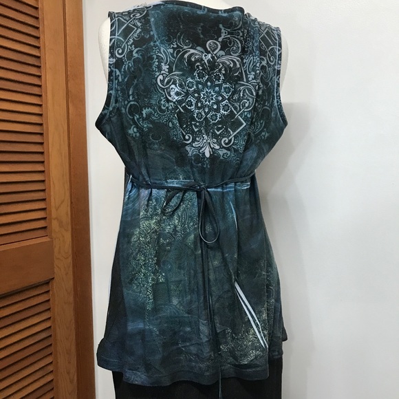 B.L.E.U. Sleeveless Empire Waisted Top - Picture 2 of 8