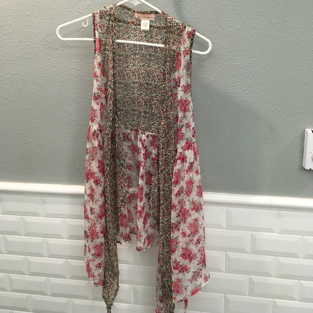 Adorable sheer floral vest/wrap