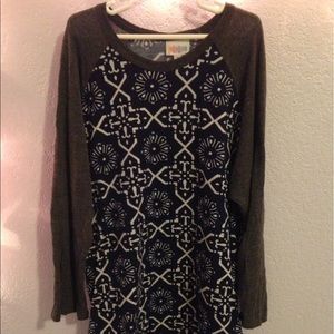 Very fun LuLaRoe top, never worn, cute w/leggings