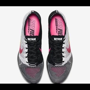 New Nike shoes for womens