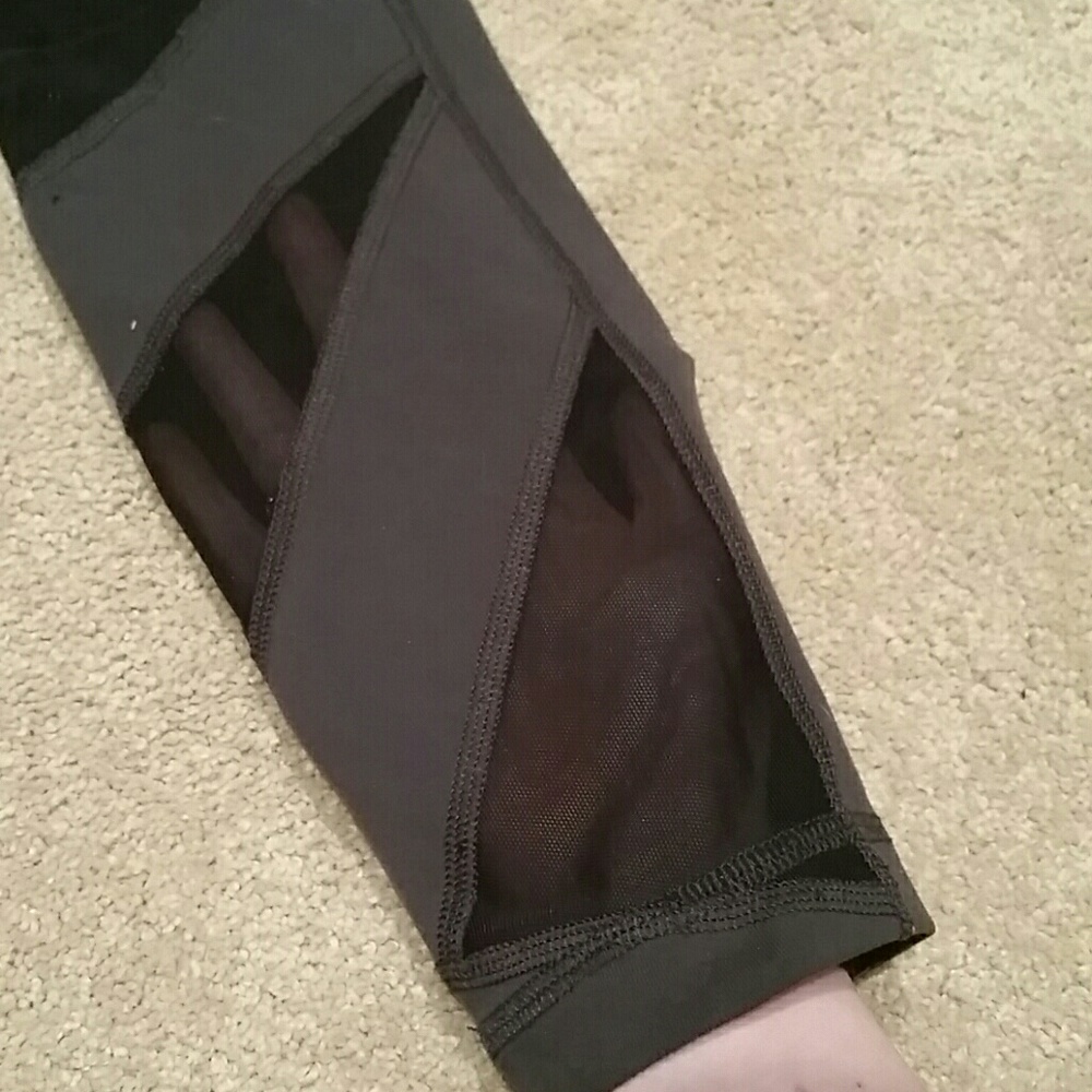 Lululemon Tech Mesh - Picture 2 of 3
