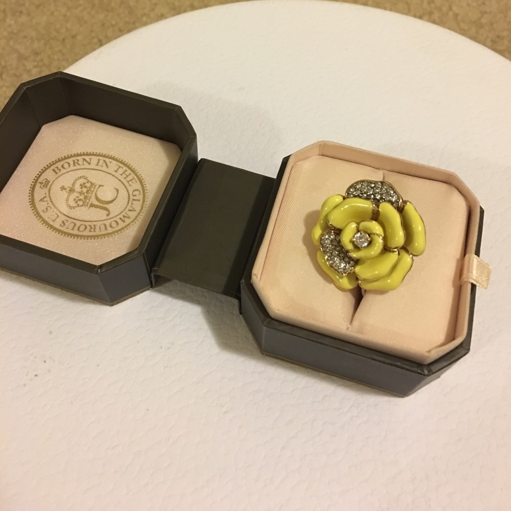 Juicy couture flower ring