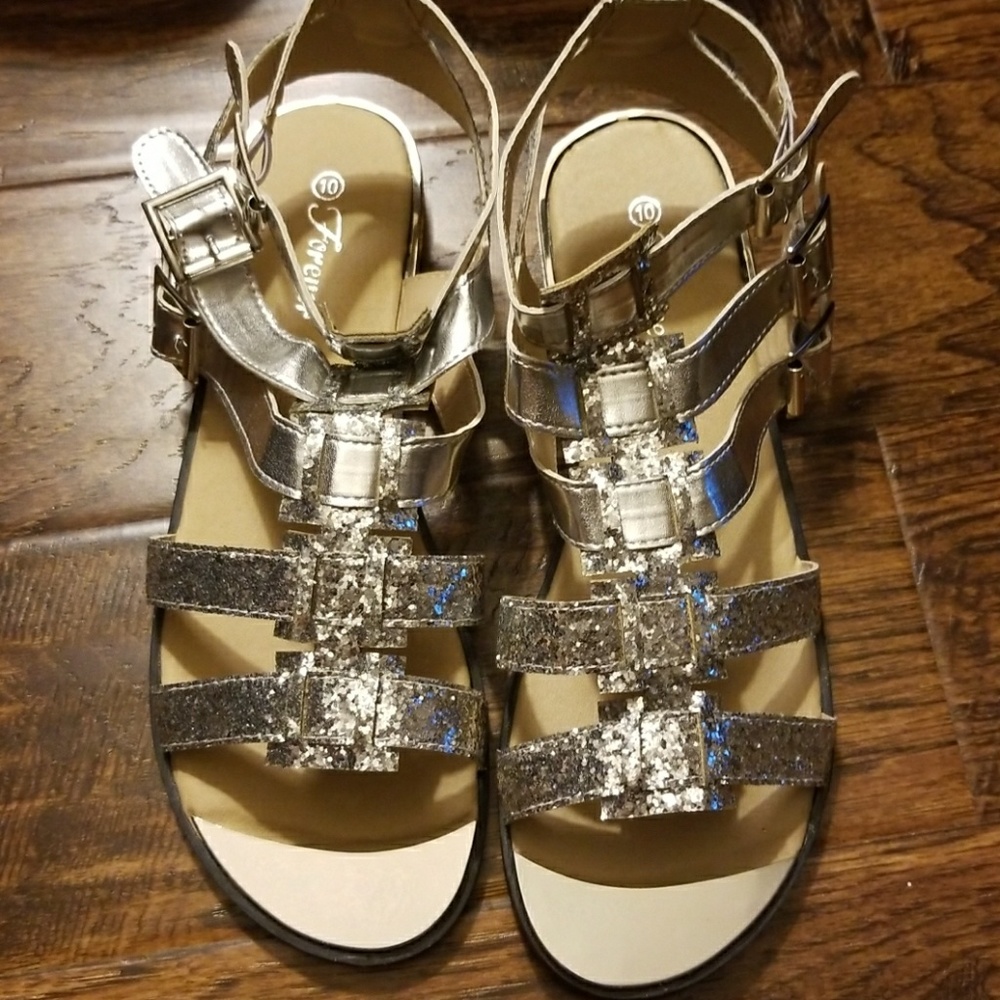 NIB FOREVER SILVER SANDALS - Picture 2 of 4