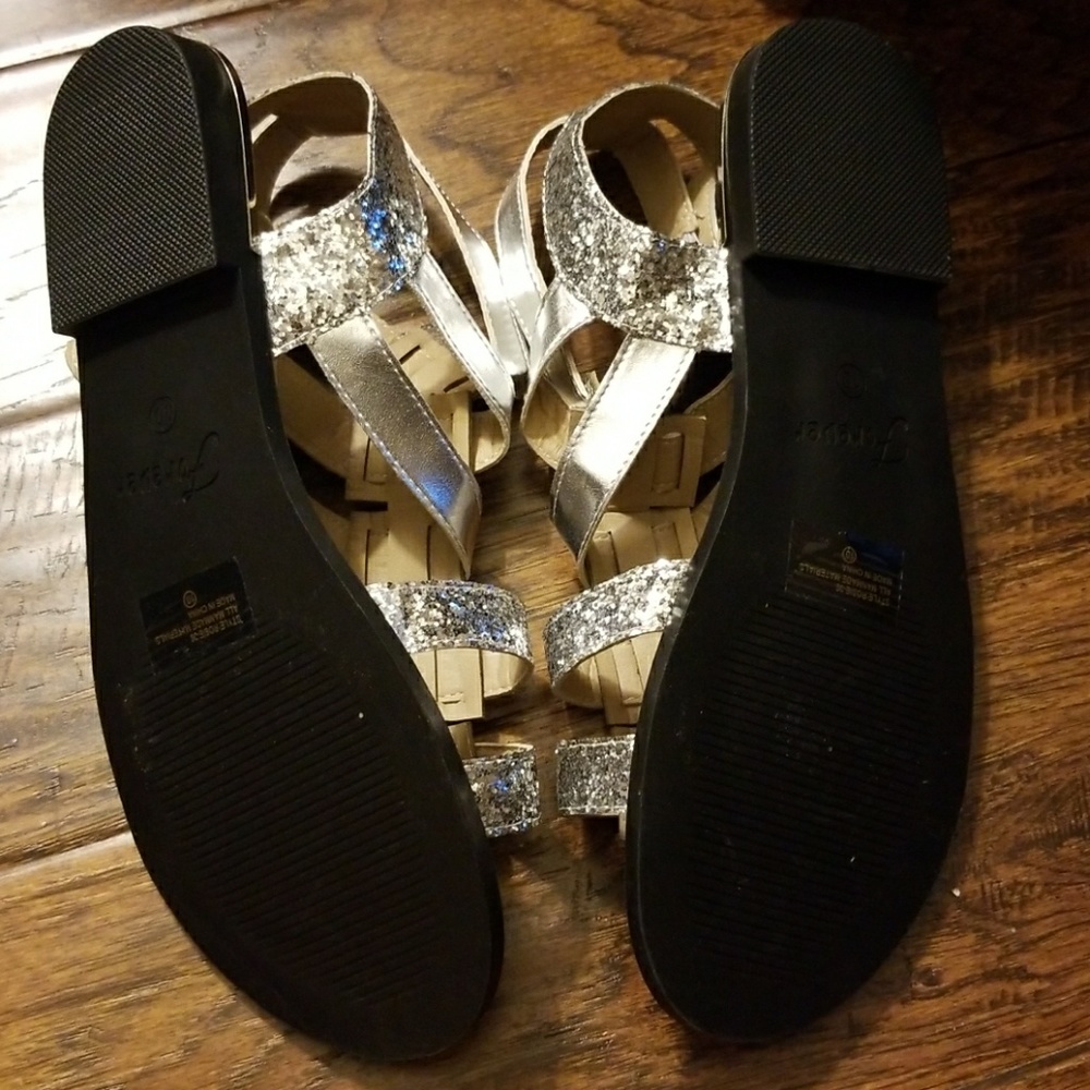 NIB FOREVER SILVER SANDALS - Picture 4 of 4