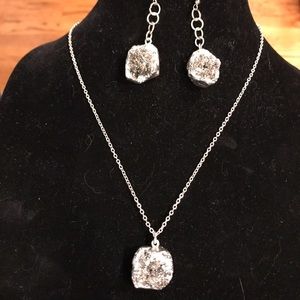 Stunning natural silver agate Druzy earrings & nk.