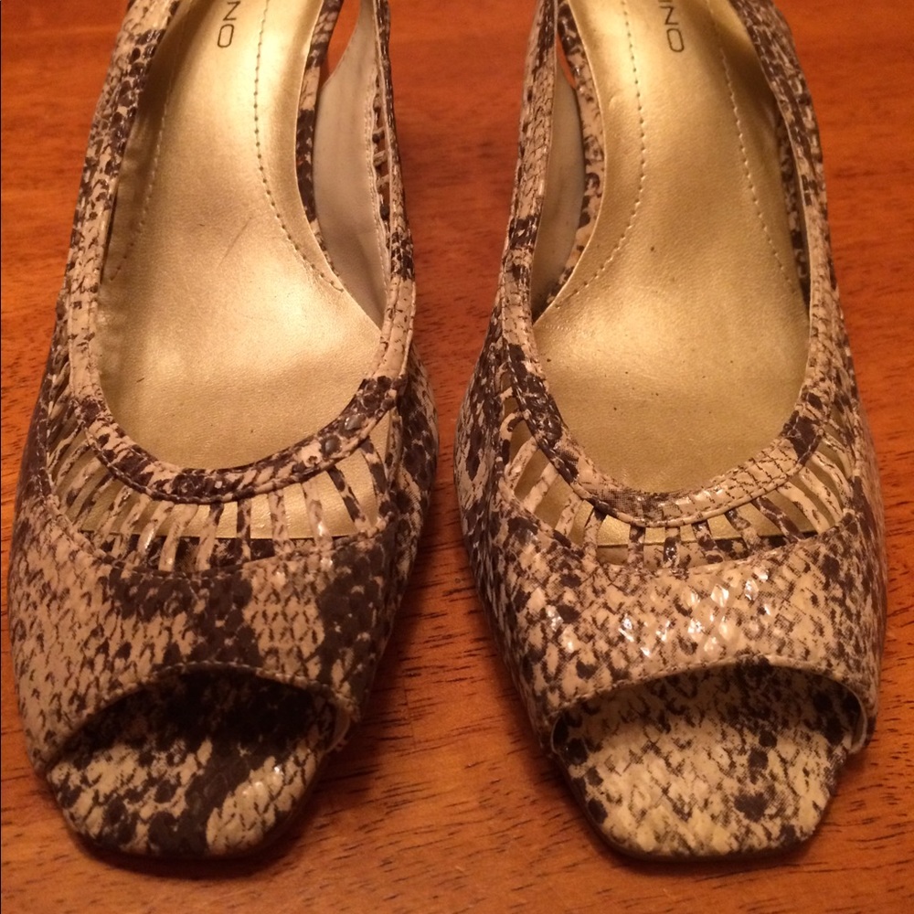 Faux snake skin sling back heel. Size 9
