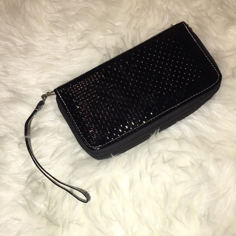 Women's black wristlet