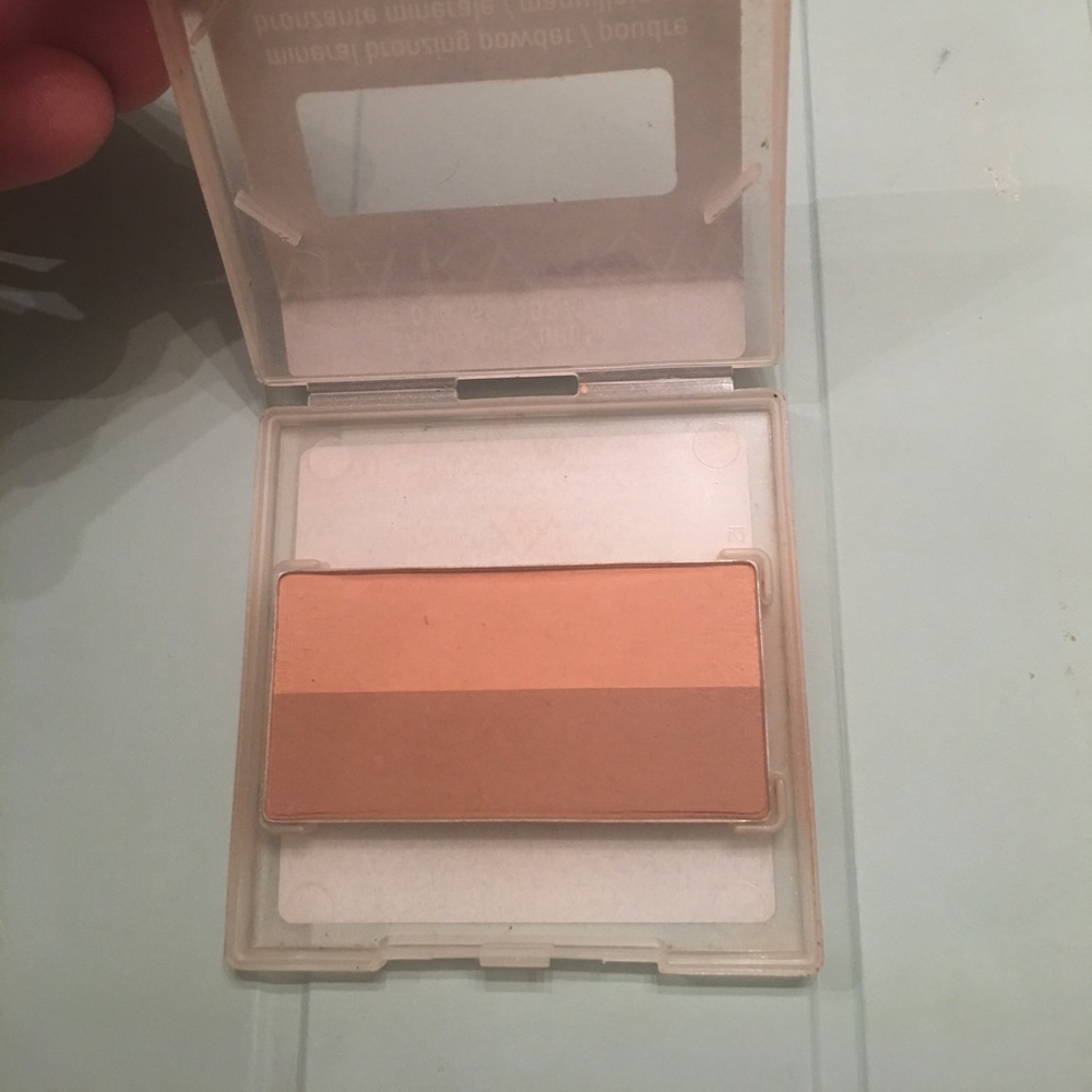 Mary Kay Sandstone Mineral Bronzing Powder