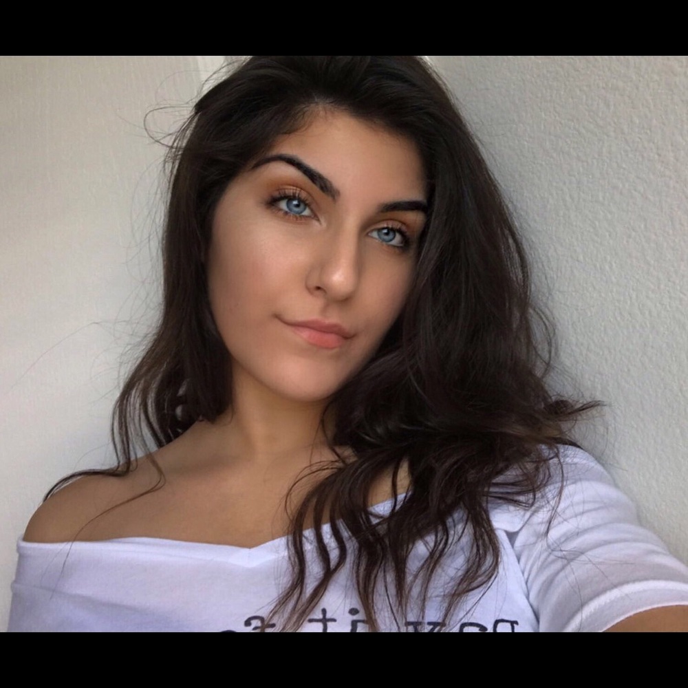 Meet your Posher, Selin