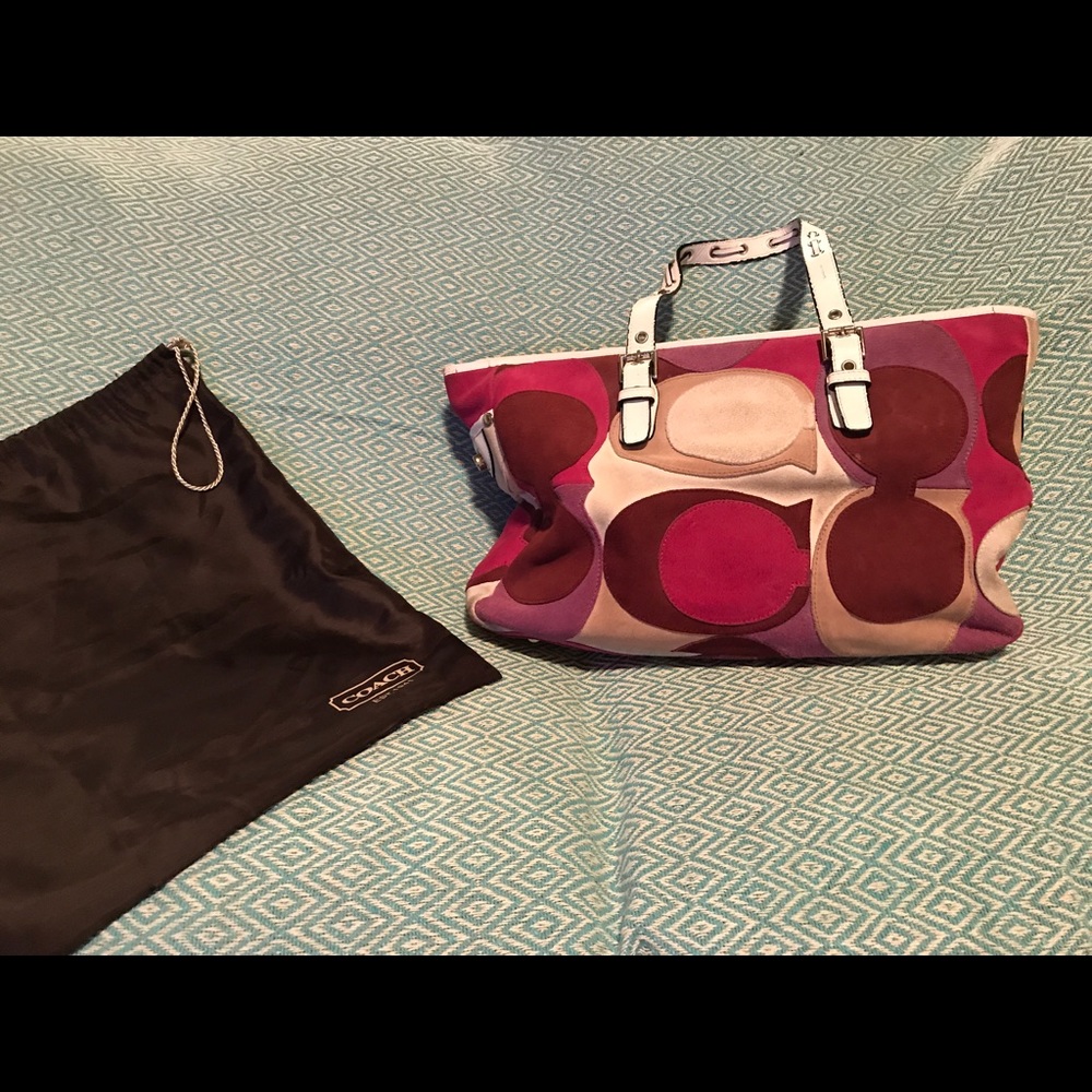 Very well taken care of authentic Coach Handbag