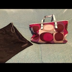 Very well taken care of authentic Coach Handbag