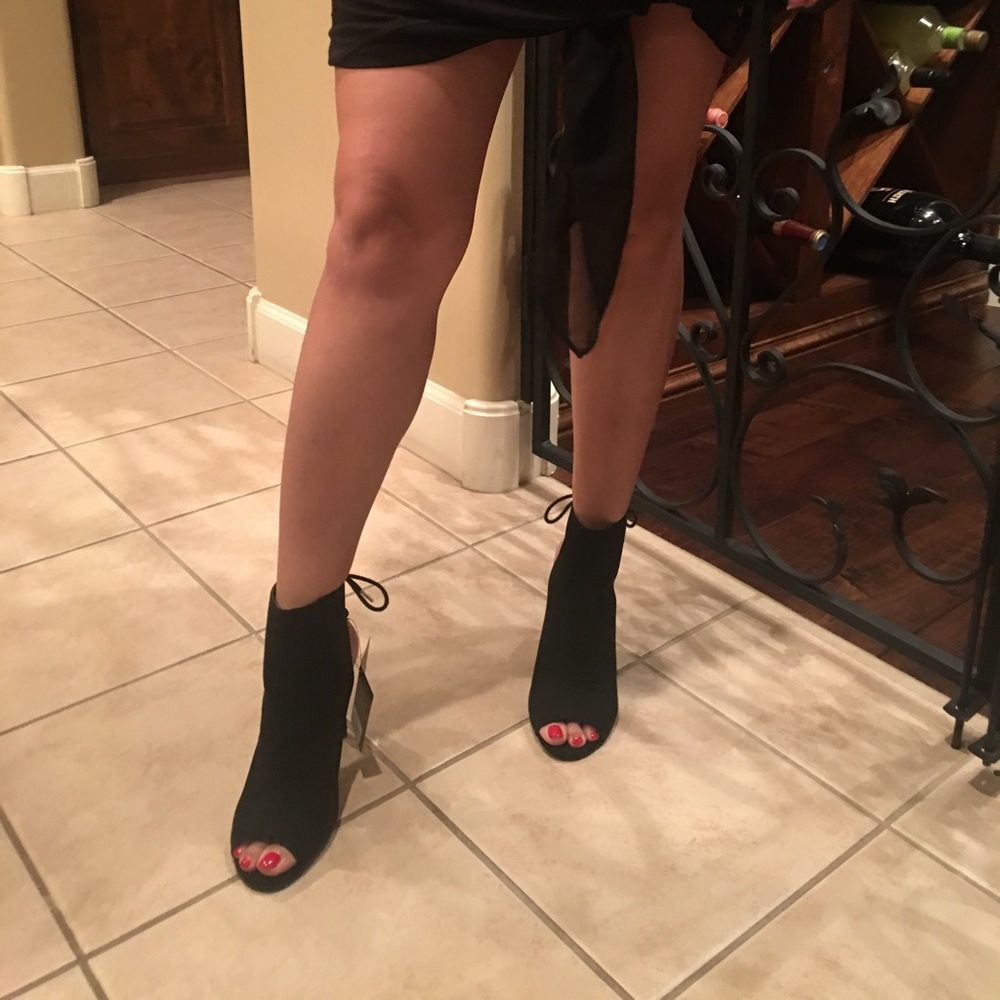 Toe & Heel peep black shoes